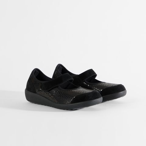 Schwarze Damenschuhe mit Klettverschluss und gemustertem Obermaterial.
