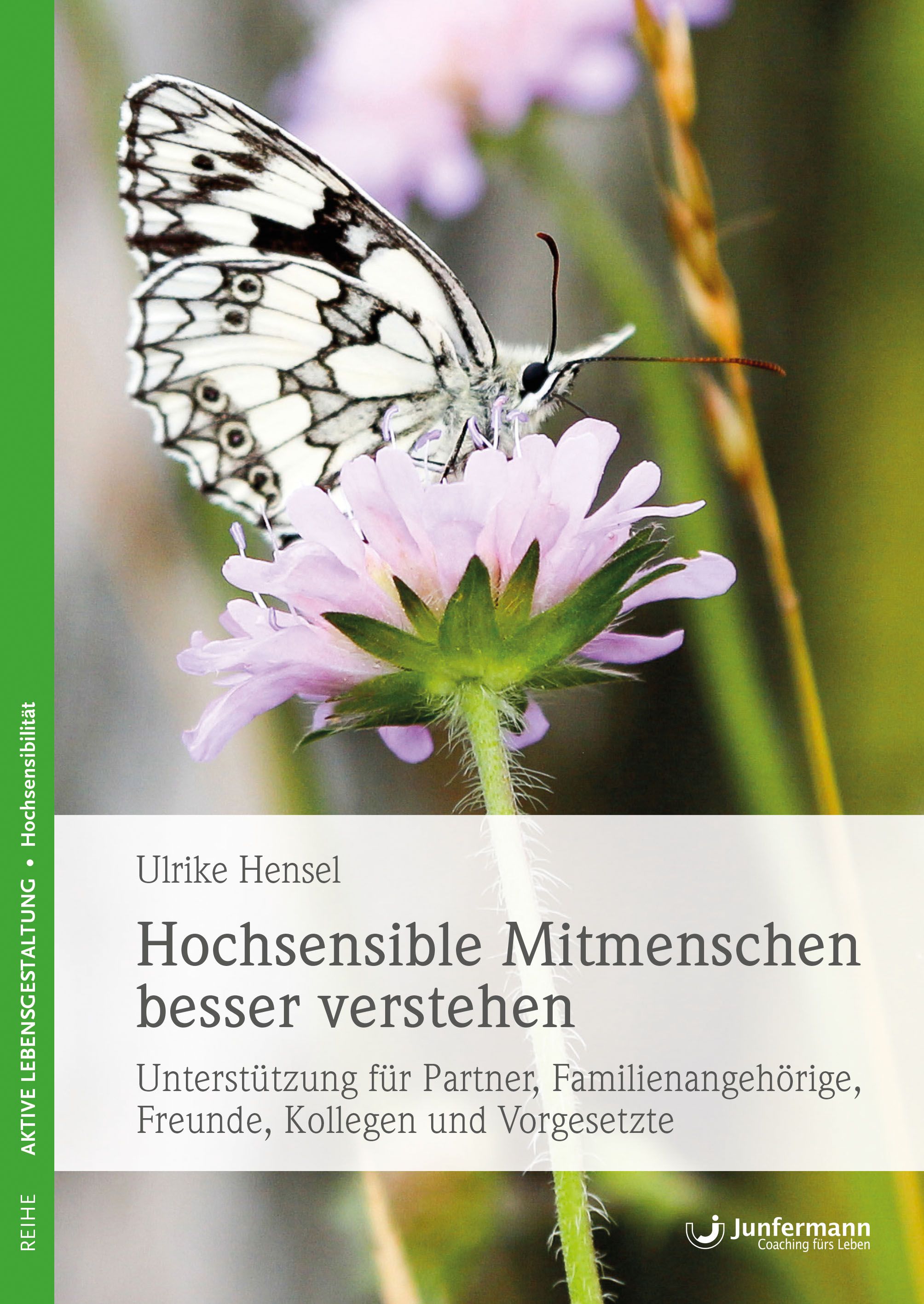 Buchcover mit Schmetterling auf Blüte. Titel: Hochsensible Mitmenschen besser verstehen. Autorin: Ulrike Hensel. Verlag: Junfermann.
