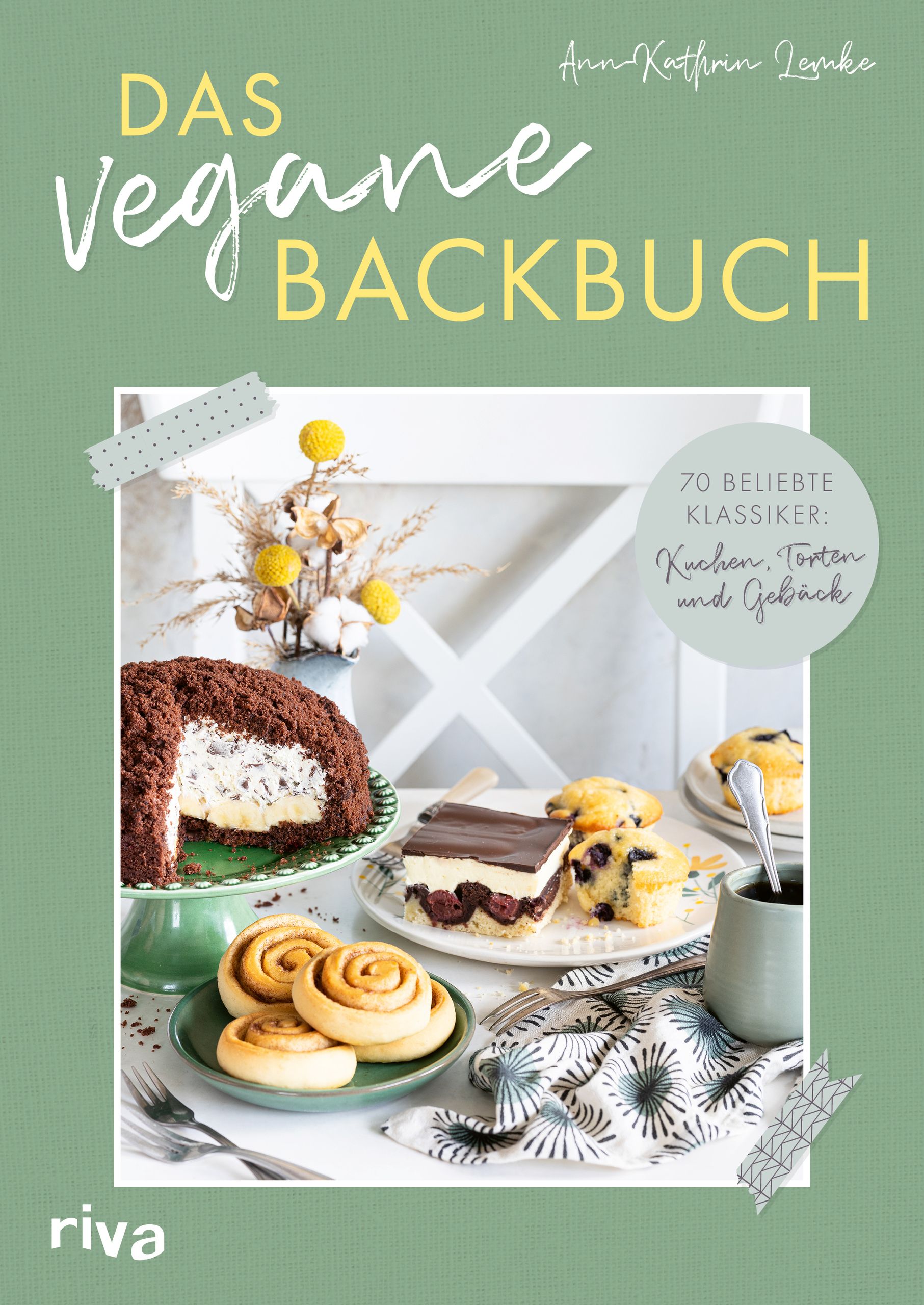 Buchcover: "Das vegane Backbuch". Titel in weißer Schrift, Autorin Ann-Kathrin Lembke. Auf dem Cover Kuchen und Gebäck.