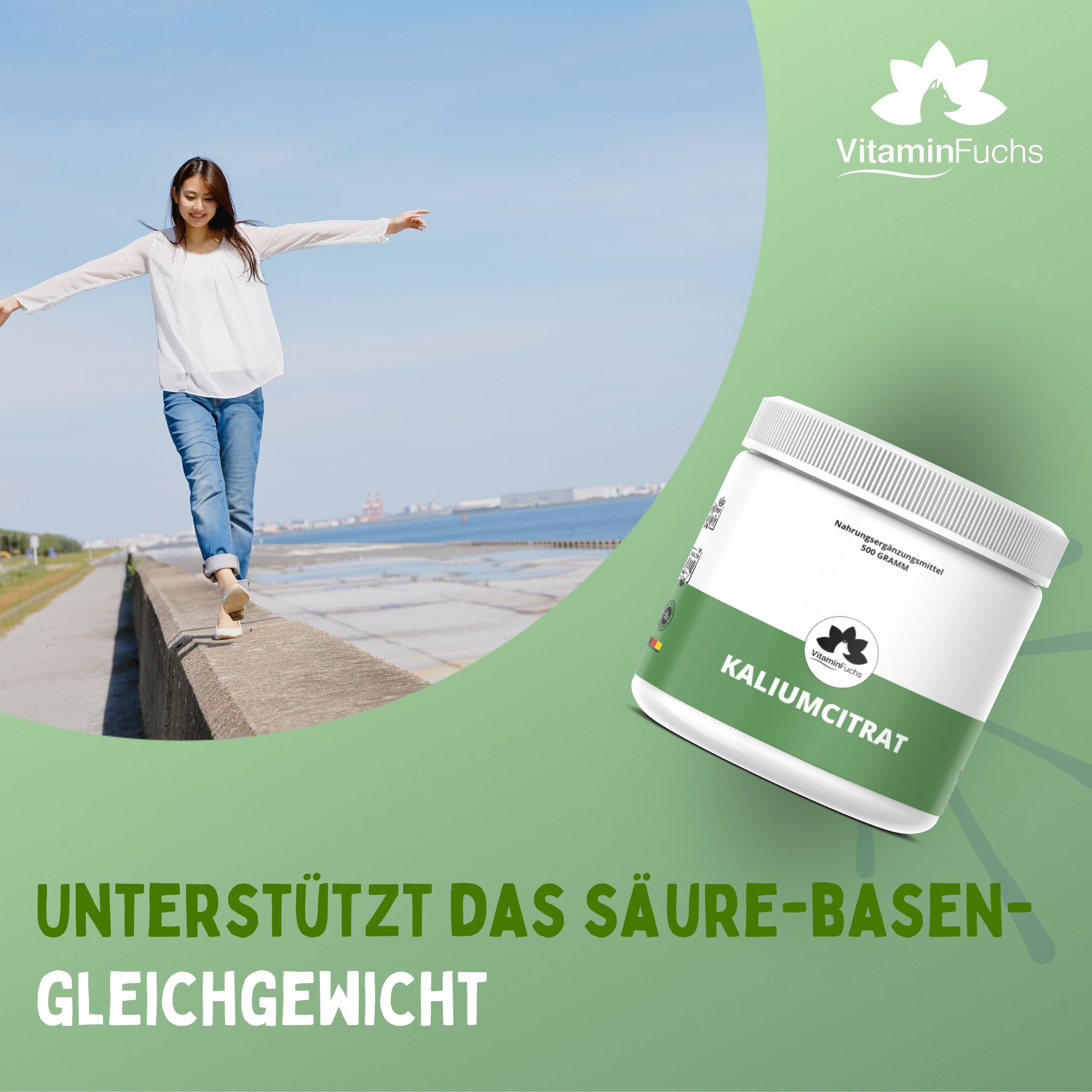 Eine Frau balanciert auf einer Mauer, neben einer Dose Kaliumcitrat. Text: Unterstützt das Säure-Basen-Gleichgewicht. Marke: VitaminFuchs.