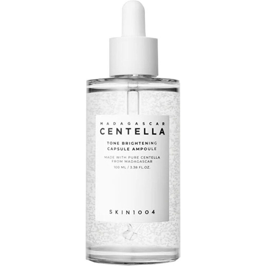 Glasflasche mit Serum. Aufschrift: Centella, Tone Brightening Capsule Ampoule. Marke: SKIN1004. Mit Pipette.