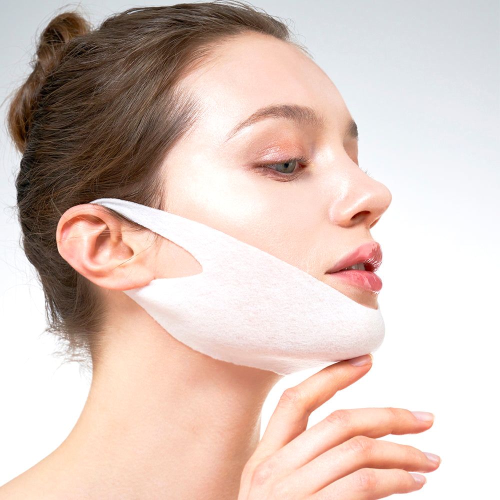 Gesicht mit angebrachter Kinnmaske. Die Maske bedeckt das Kinn und die Wangen.