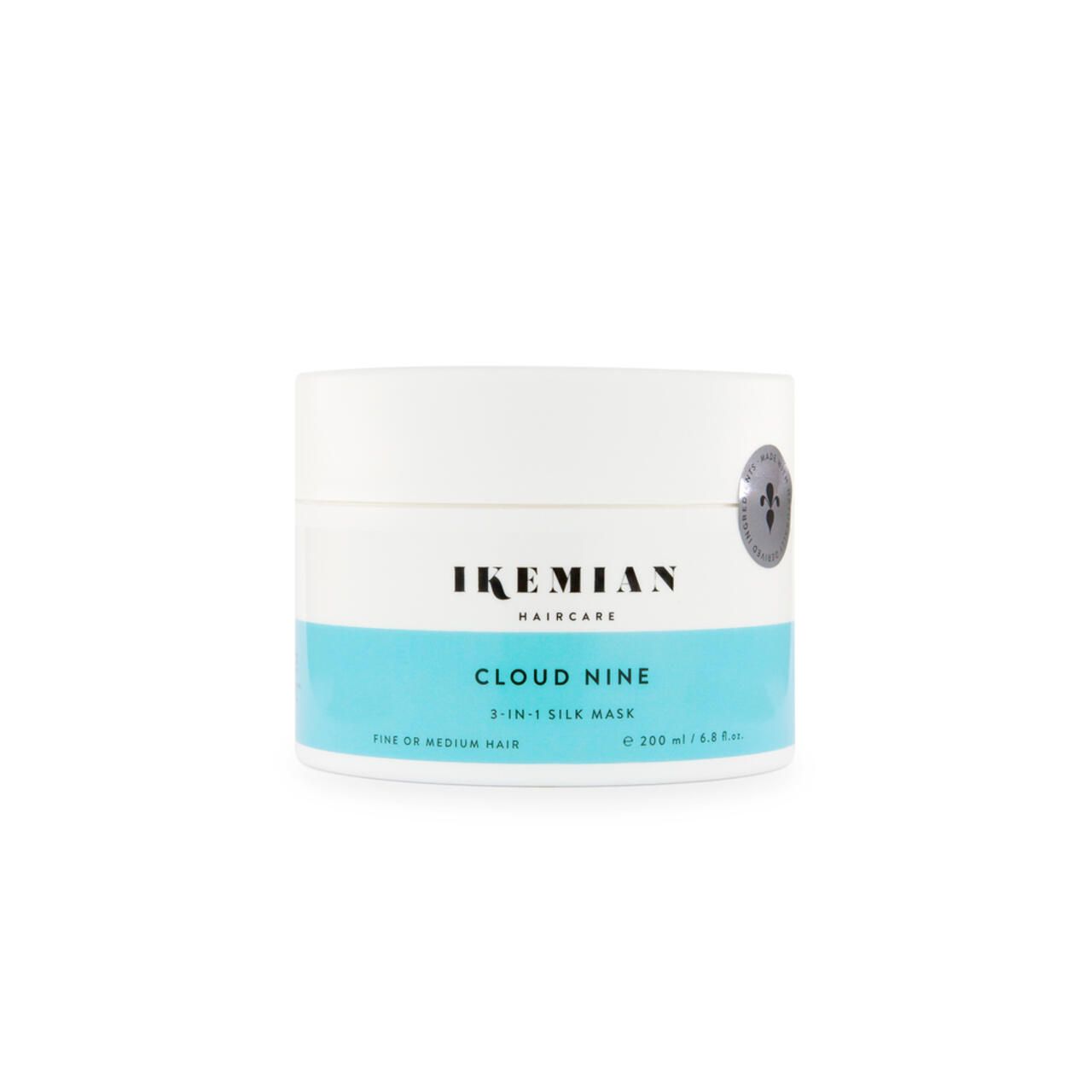 Weißer Tiegel mit blauem Streifen. Aufschrift: Ikemian, Cloud Nine 3-in-1 Silk Mask. Volumen: 200 ml.