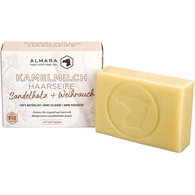 Sapone e confezione. Scritta: Kamelmilch Haarseife Sandelholz + Weihrauch. Marchio bio. Logo: cammello. 100% naturale, senza silicone, senza parabeni.