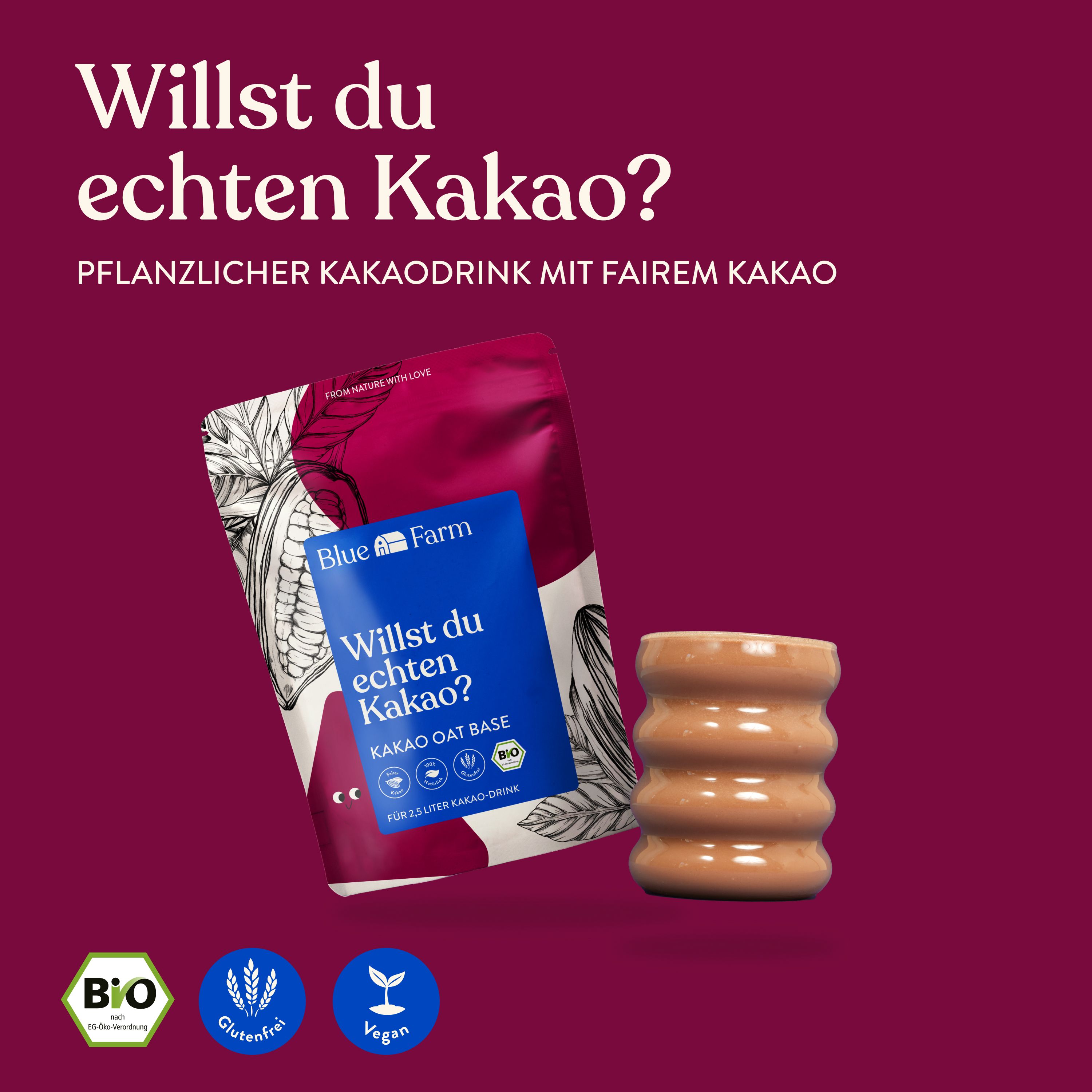 Produktverpackung und Becher. Aufschrift: Willst du echten Kakao? Kakao Oat Base. Bio-, glutenfrei-, vegan-Siegel.
