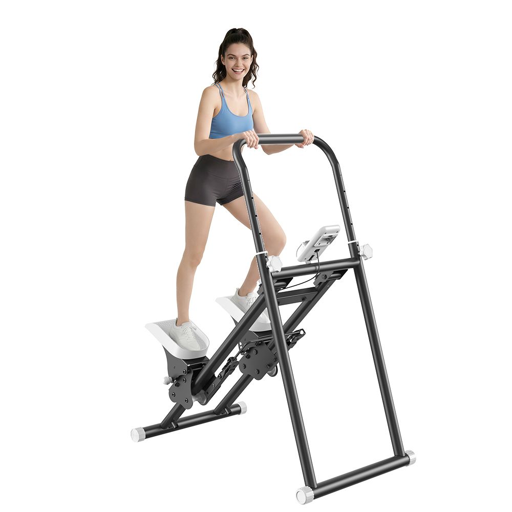 Schwarzer Stepper mit verstellbarem Lenker und Pedalen. Frau trainiert. Graue Shorts, blaues Top.