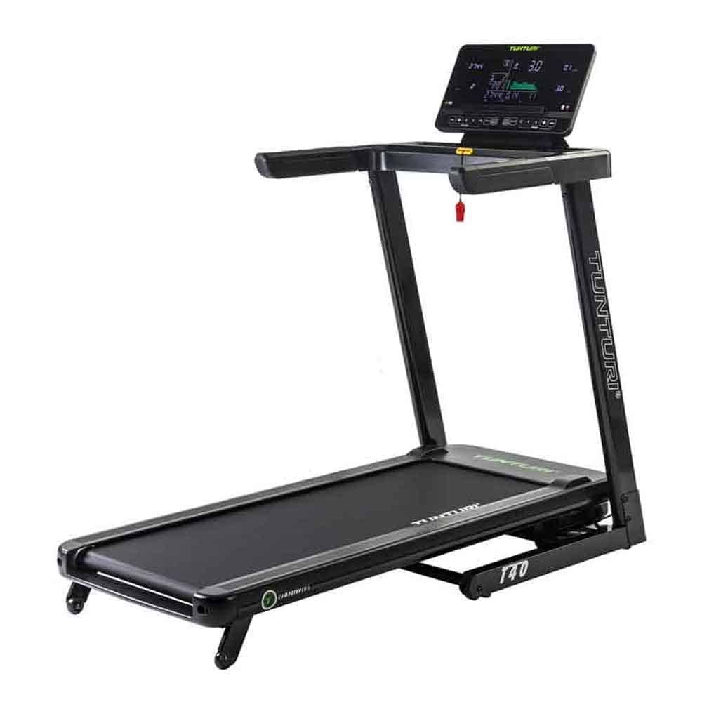 Schwarzes Laufband mit Display. Seitlich steht "Tunturi". Das Display zeigt Trainingsdaten. Griffe und Sicherheitsvorrichtung sind vorhanden.