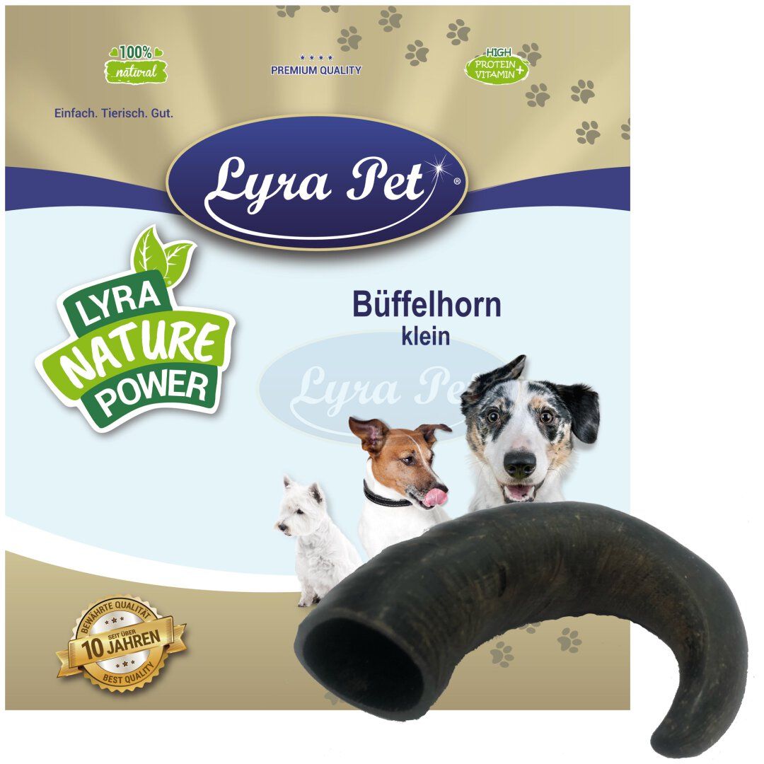 Lyra Pet Büffelhorn klein. Schwarzes Horn, teilweise im Beutel mit Logo und Hundeabbildungen. Text: Lyra Pet, Büffelhorn klein.