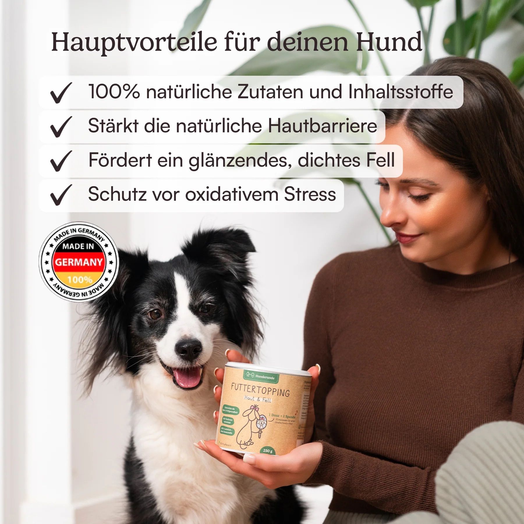 Frau und Hund mit Futtertopping-Dose. Dose mit Aufschrift 'Hunderunde Futtertopping Haut & Fell'. Logo 'Made in Germany'.