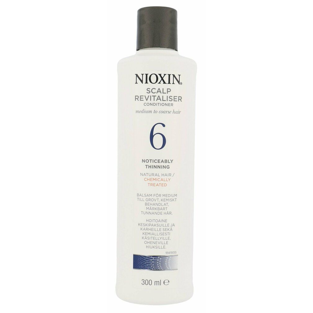 Flasche mit Nioxin Scalp Revitaliser. Weißes Etikett, schwarzer Deckel. Text: 6, für sichtbar dünner werdendes Haar. 300 ml.