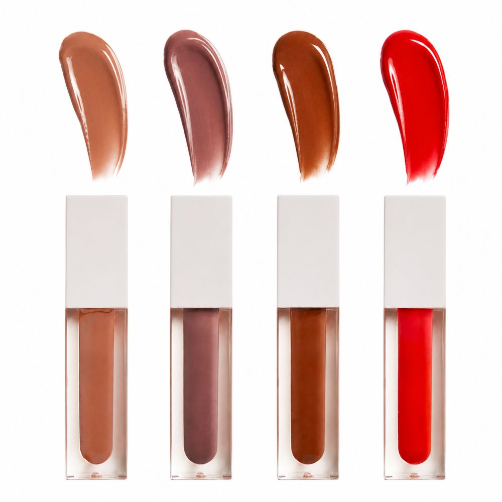 Vier Pro Supreme Lipglosse und Farbproben. Fläschchen mit weißen Kappen. Farbproben: Nude, Mauve, Braun, Rot.