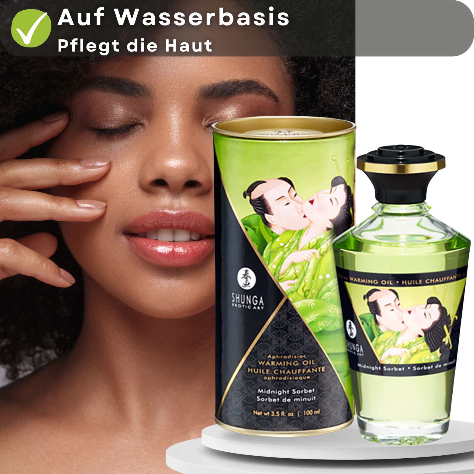 Produkt mit Dose und Flasche. Text: Auf Wasserbasis, pflegt die Haut. Abbildung eines küssenden Paares auf Dose und Flasche.