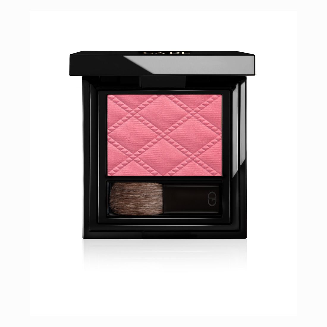 Rosa Rouge-Puder in quadratischer, schwarzer Kompaktverpackung mit Pinsel. Das Puder hat ein geprägtes Rautenmuster.