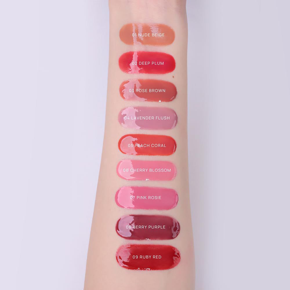 Arm mit Rouge-Farben, die auf der Haut aufgetragen sind. Verschiedene Farbtöne sind sichtbar.