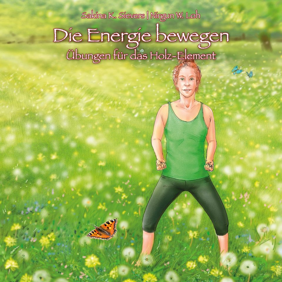 Buchcover mit Titel "Die Energie bewegen". Frau in grüner Kleidung steht in Wiese. Schmetterling und Blumen.