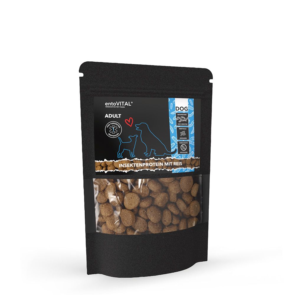 Schwarze Verpackung mit transparentem Fenster. Enthält braune Hundefutter-Kroketten. Aufdruck: entoVITAL, ADULT, Insektenprotein mit Reis.