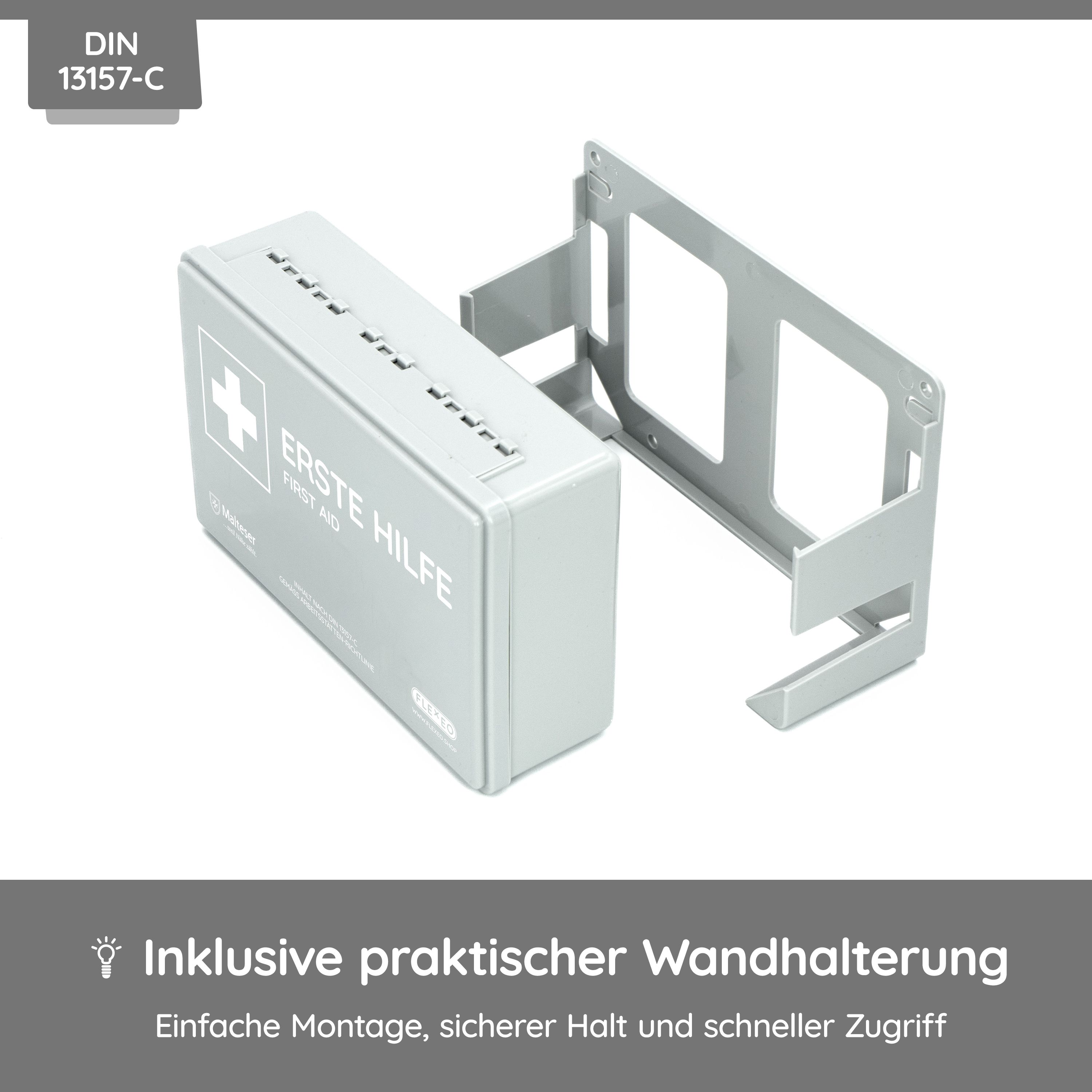 Grauer Verbandkasten mit Wandhalterung. DIN 13157-C. Halterung aus Metall.