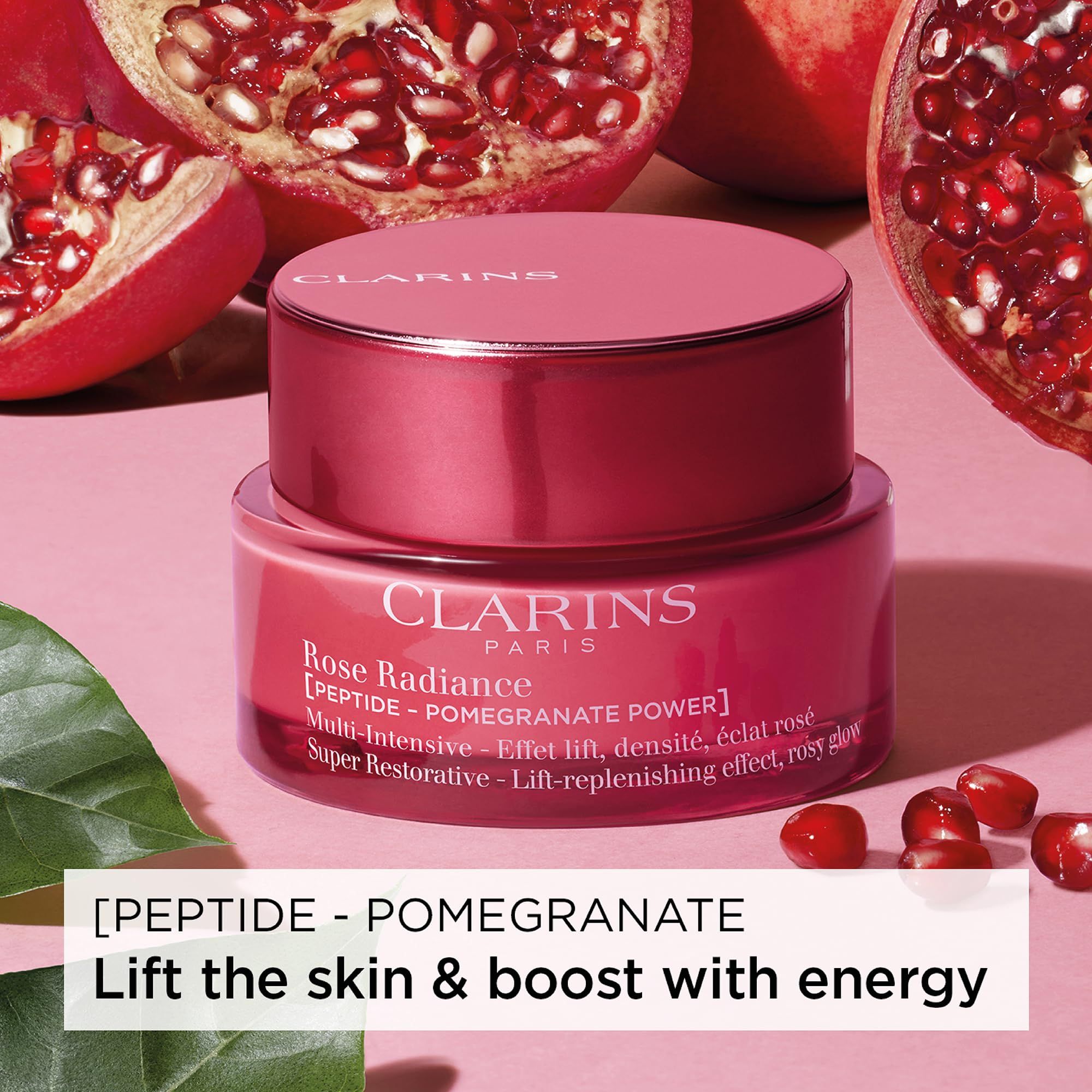 Rote Creme-Dose mit Deckel, Granatäpfel im Hintergrund. Aufschrift: CLARINS PARIS, Rose Radiance, [PEPTIDE - POMEGRANATE POWER].