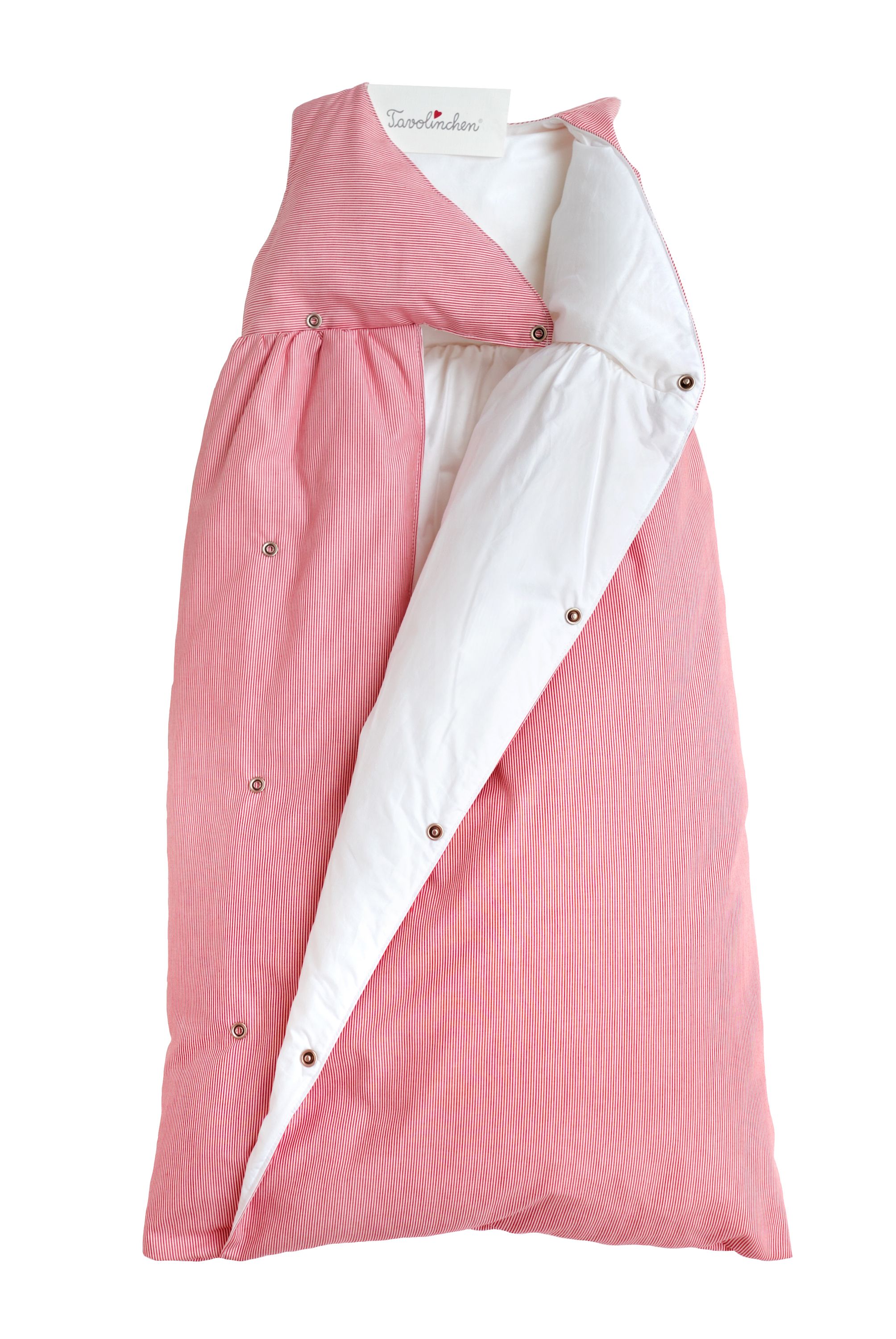 Offener Schlafsack mit roten Streifen und Knöpfen. Weißes Innenfutter sichtbar. Etikett.