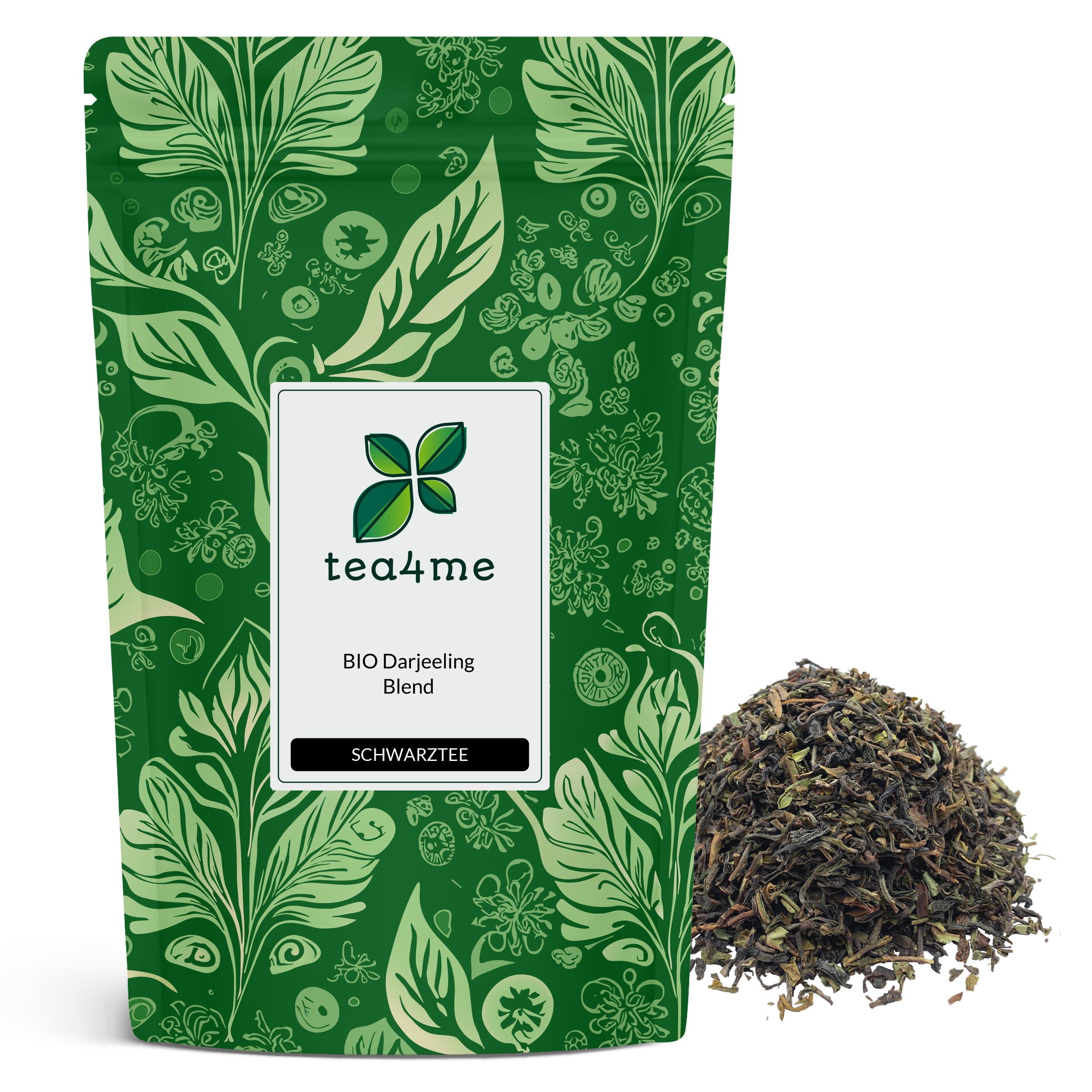 Grüner Beutel mit floralem Muster und Logo. BIO Darjeeling Schwarztee. Daneben ein Haufen loser Teeblätter.