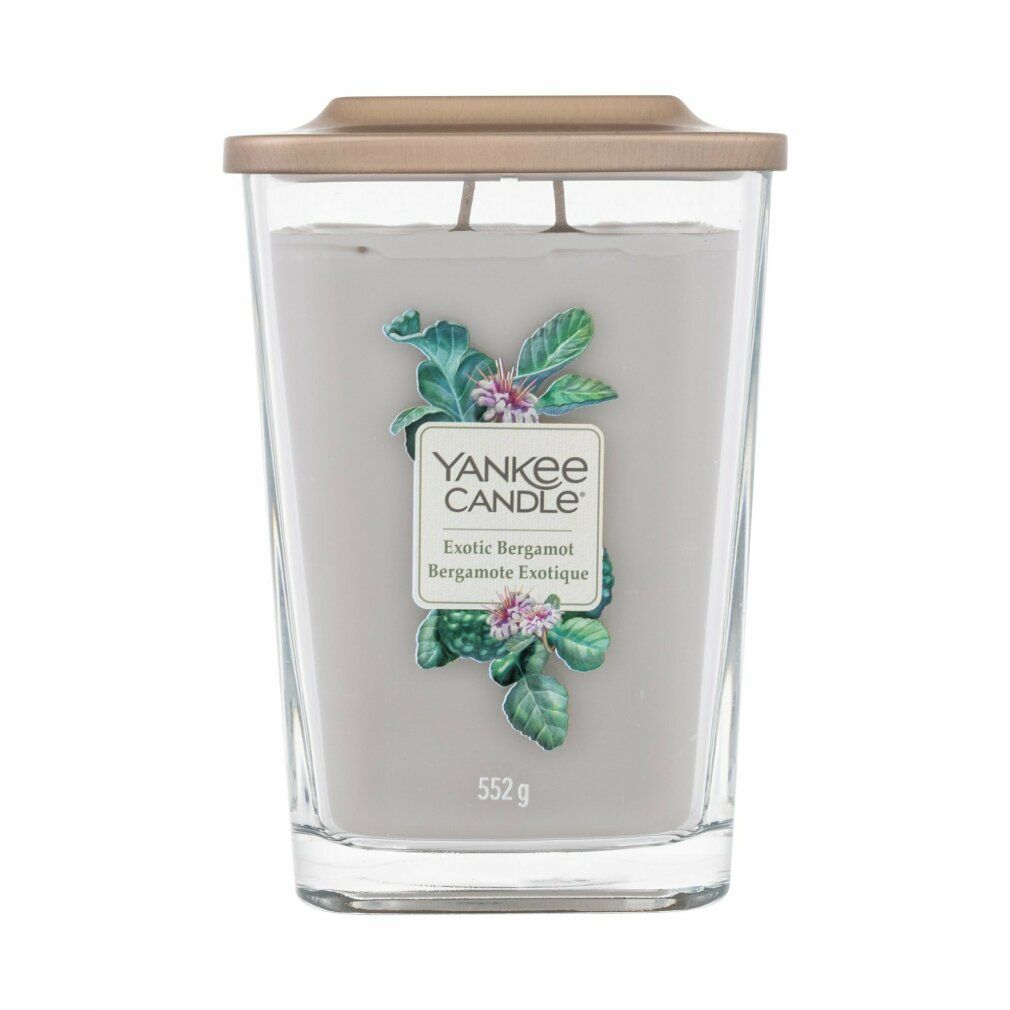 Duftkerze in Glasbehälter mit Deckel. Aufkleber mit floralem Design und Produktbezeichnung. Marke: Yankee Candle. Gewicht: 552 g.