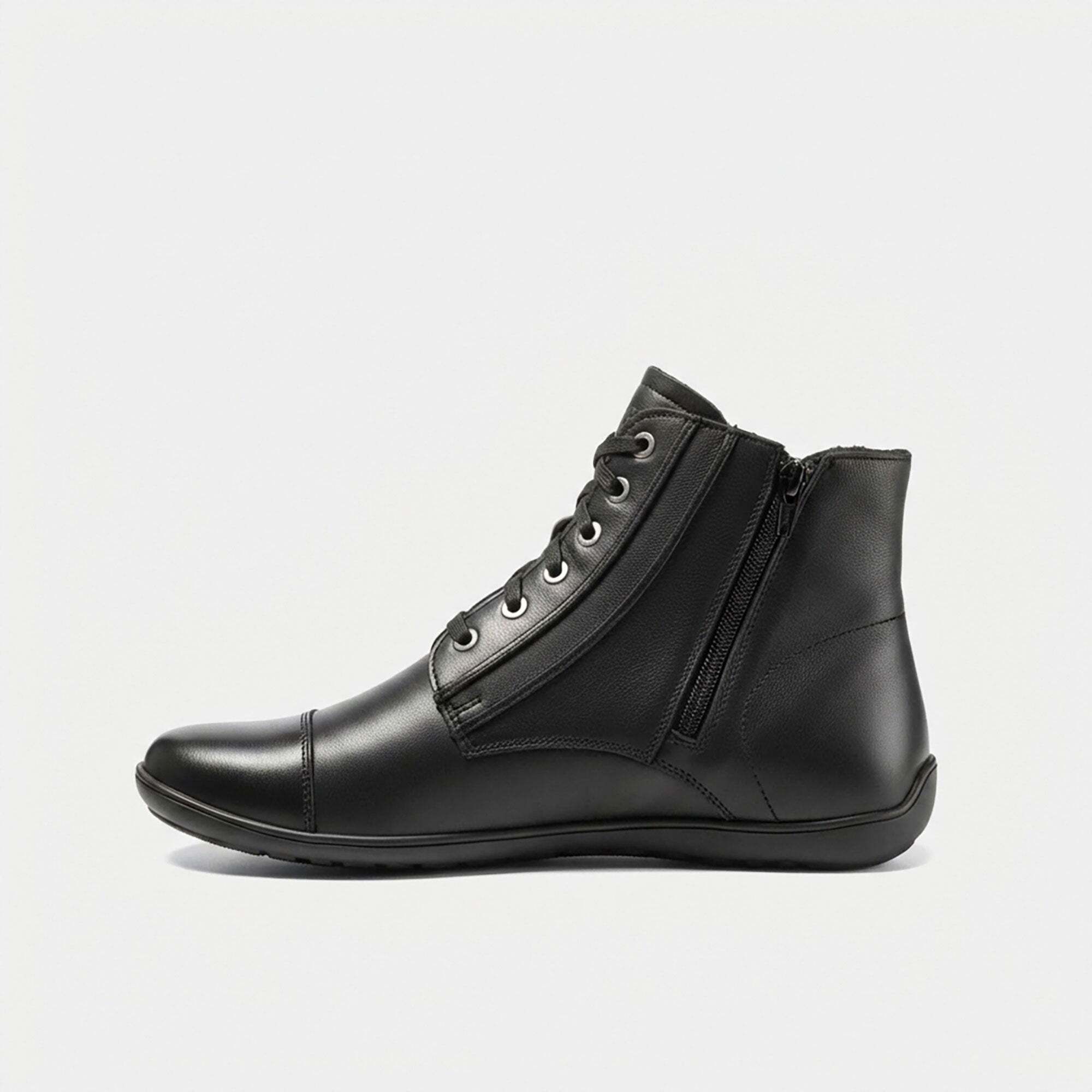 Schwarze Lederstiefeletten mit Schnürung und Reißverschluss.