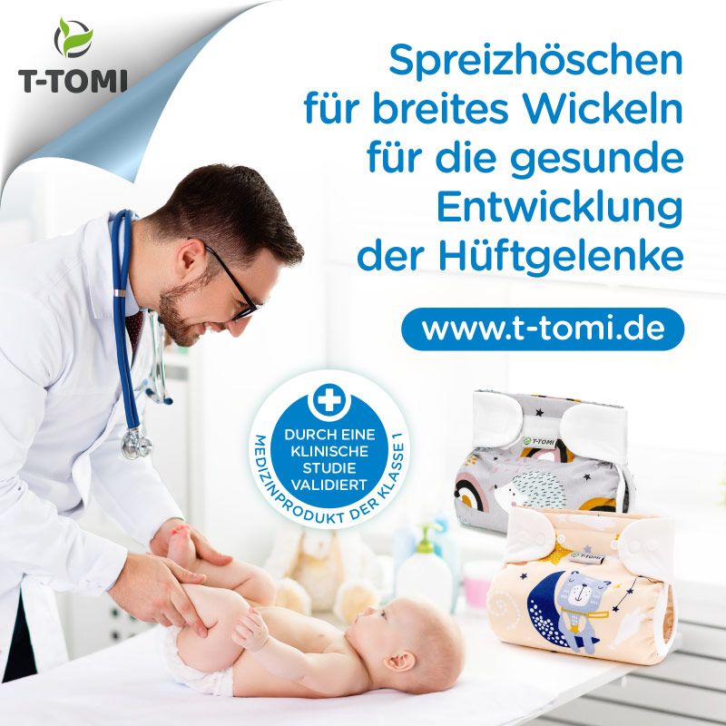 Arzt untersucht Baby. Spreizhöschen für breites Wickeln. Klinisch validiert. Marke T-Tomi.