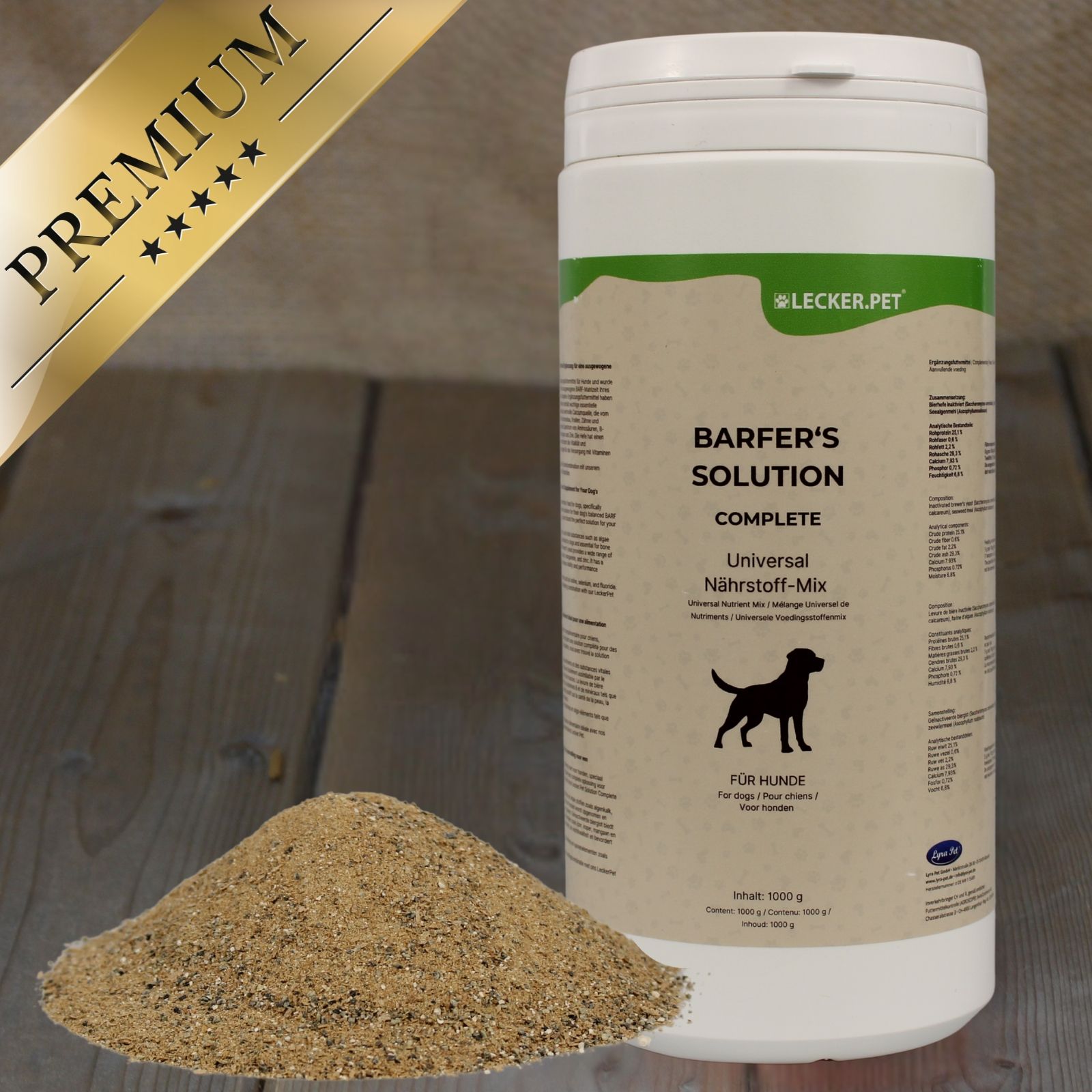 Lecker.pet Barfer's Solution Complete Universal Nährstoff-Mix für Hunde in einem weißen Behälter. Daneben ein Haufen des Pulvers.