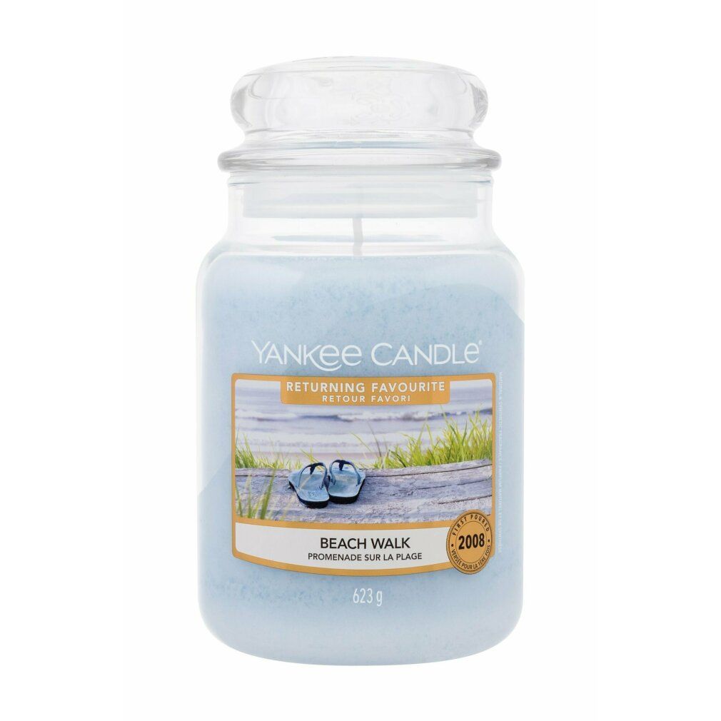 Hellblaue Yankee Candle Duftkerze mit Glasdeckel. Etikett mit Strandmotiv und Schriftzug "Beach Walk".