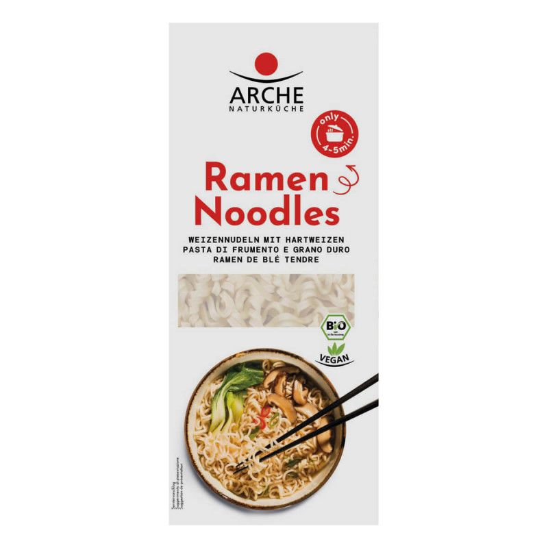 Verpackung mit Arche Ramen Noodles. Oben links Logo, darunter Produktname und Zutaten. Unten Schüssel mit Nudeln und Stäbchen.