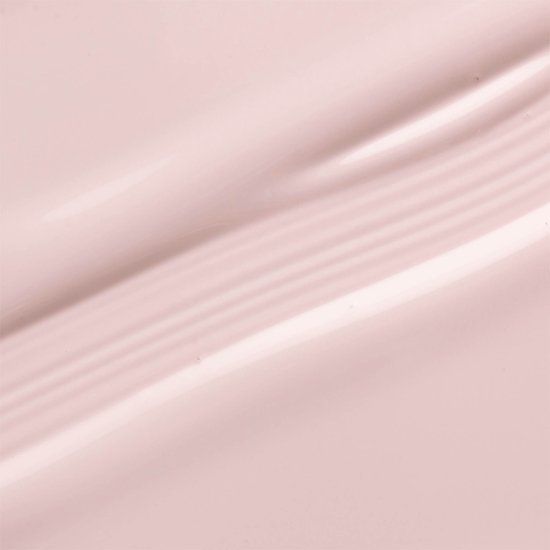 Nahaufnahme von rosa Nagellack. Glänzende Oberfläche mit Reflexionen.