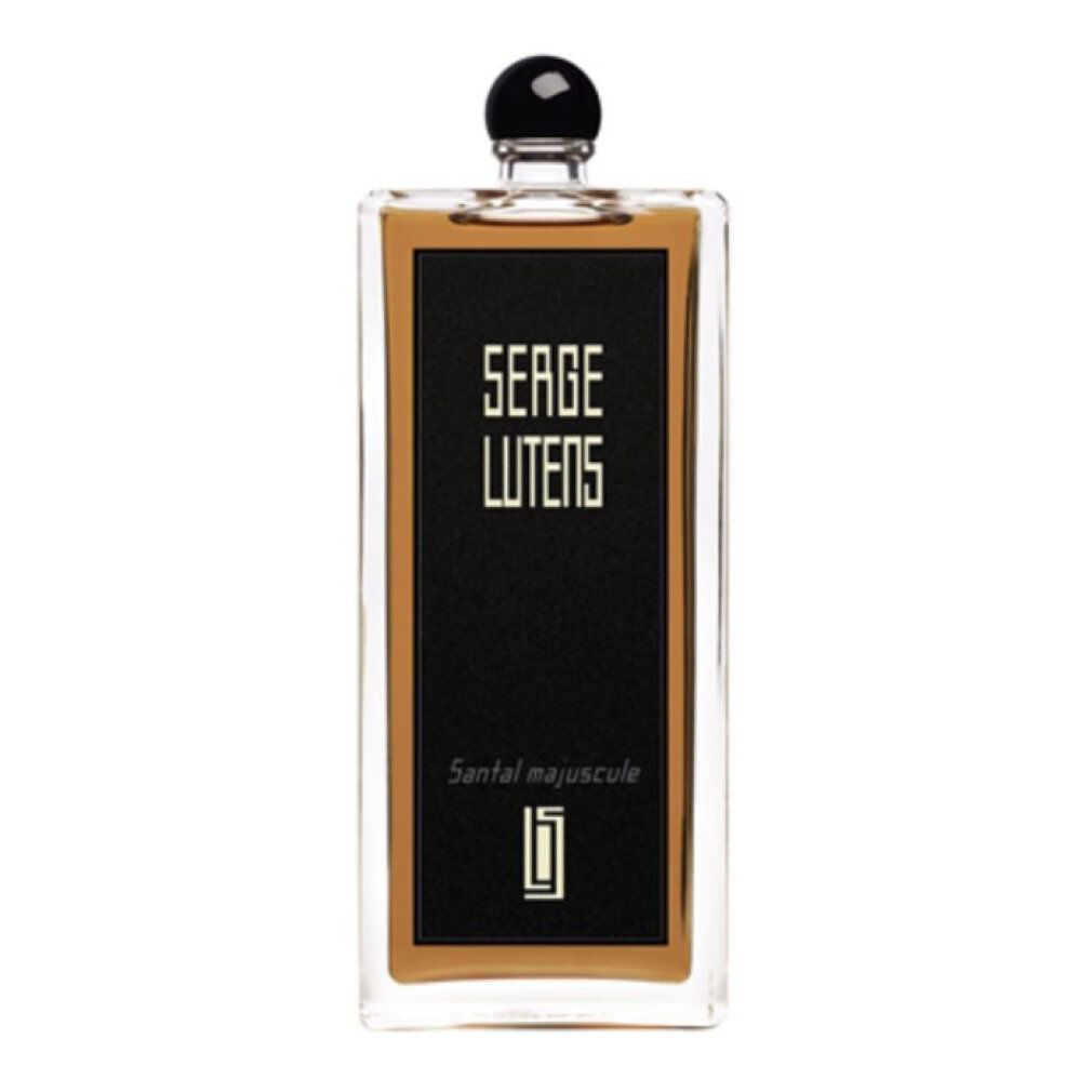 Rechteckiger Flakon mit schwarzem Etikett. Aufschrift: SERGE LUTENS, Santal Majuscule. Schwarzer Verschluss.