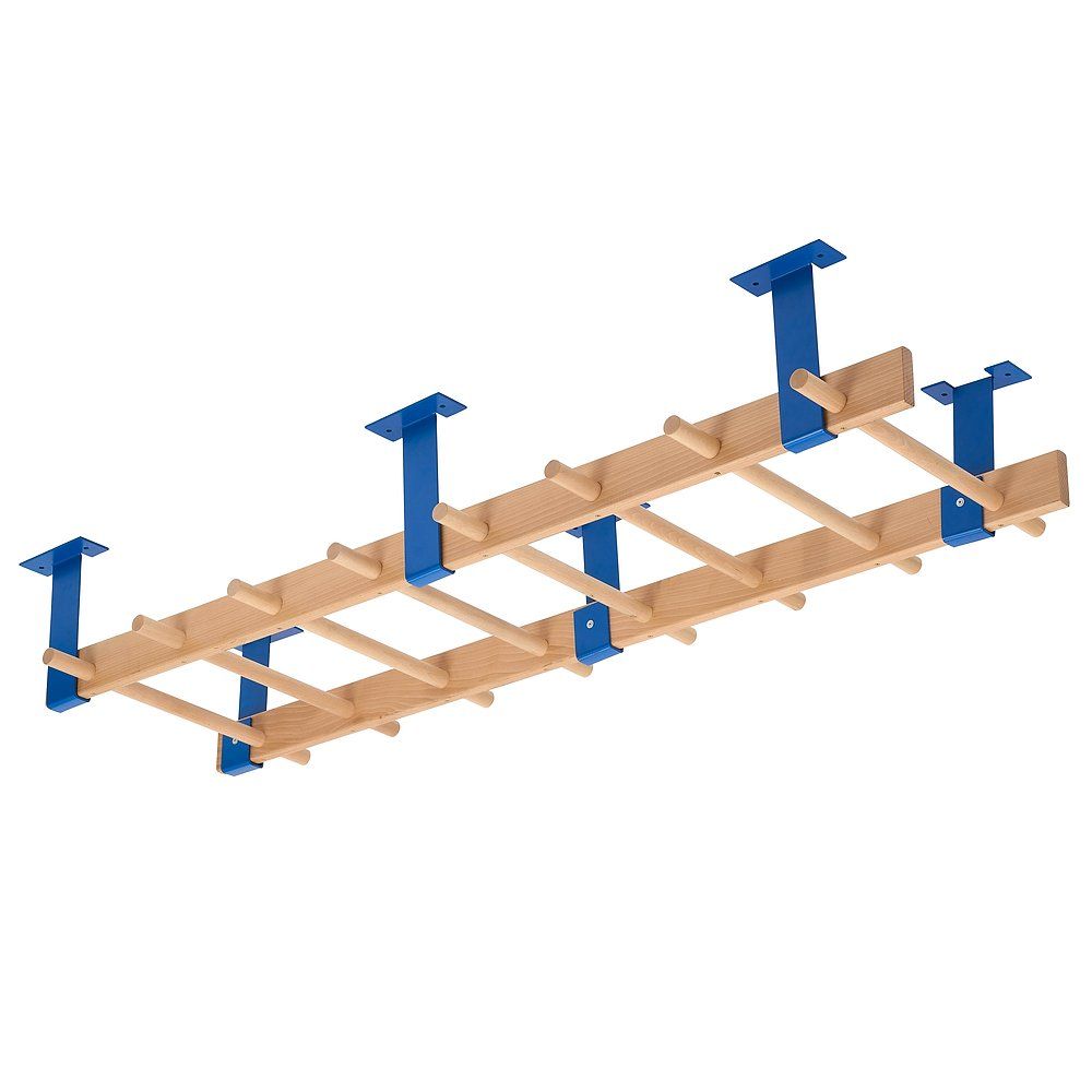 Hangelsprossenwand Roof mit blauen Halterungen. Holzkonstruktion mit Sprossen.