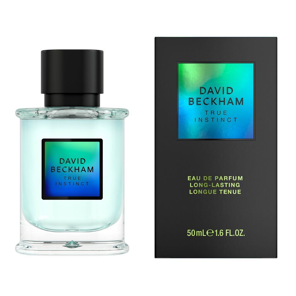 Flakon und Schachtel von David Beckham True Instinct Eau de Parfum. Der Flakon ist quadratisch, hellblau und hat einen schwarzen Deckel. Die Schachtel ist schwarz.
