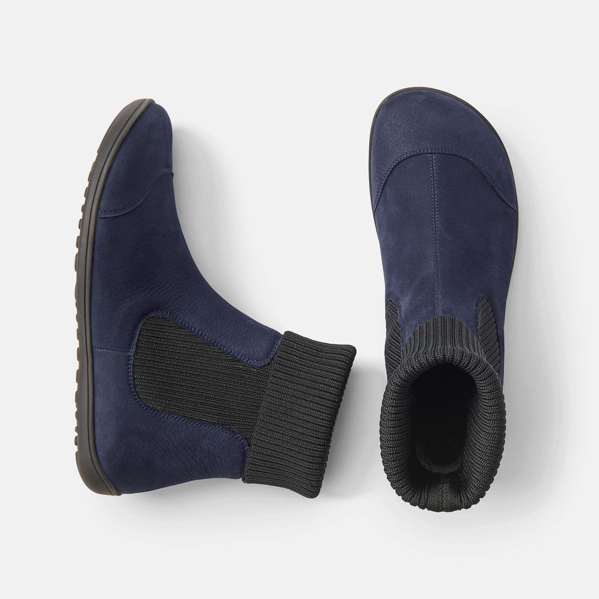 Brauner Lederschuh mit Schnürsenkeln und gelben Akzenten.