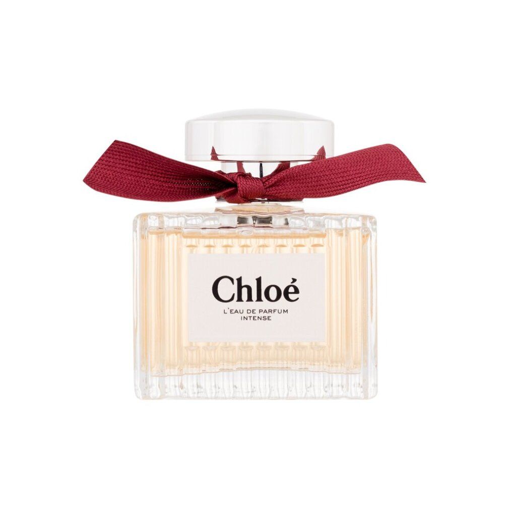 Chloé L'Eau de Parfum Intense Flakon. Quadratischer Glasflakon mit Schleife. Silberner Verschluss.