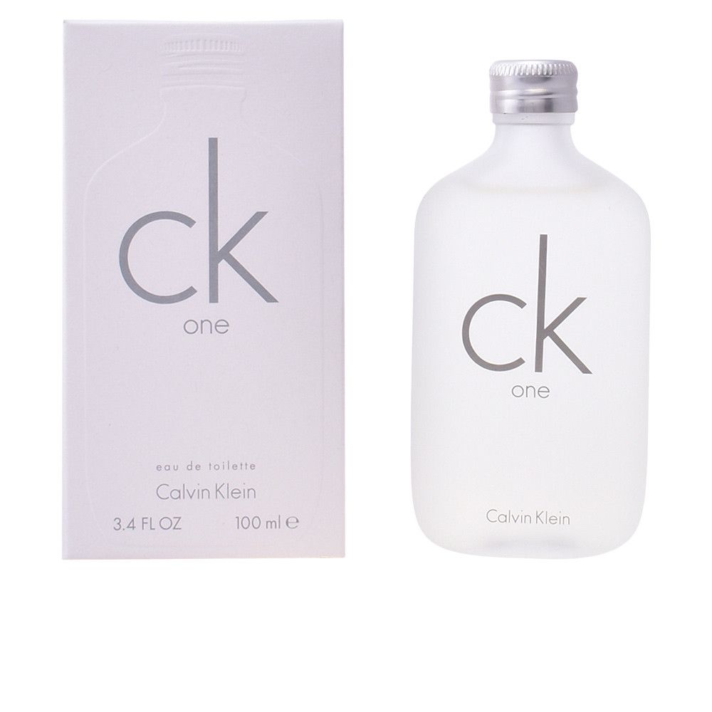 Flakon und Verpackung mit „ck one“ Schriftzug. Flakon mit silbernem Verschluss. Verpackung mit Produktinformationen.