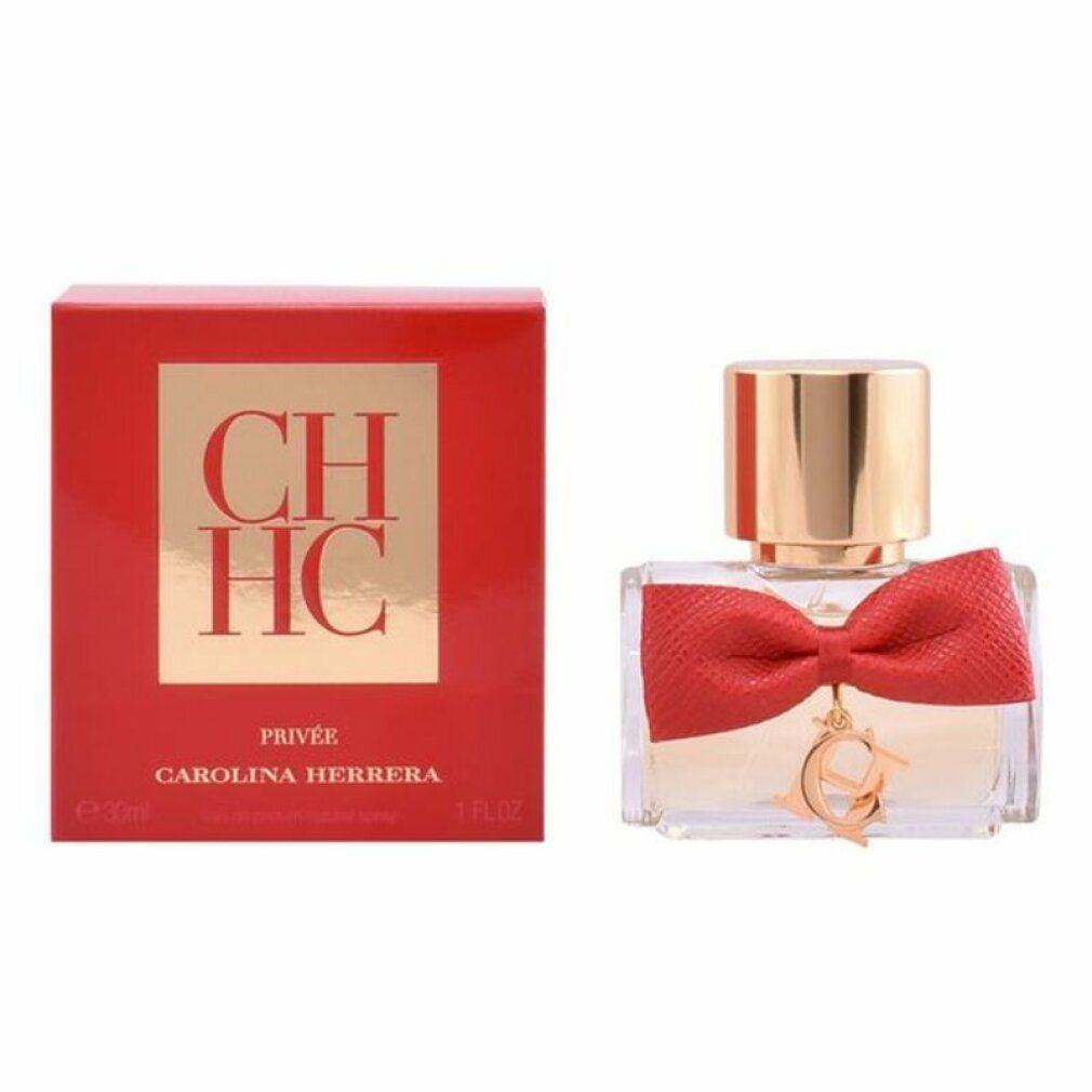 Parfümflakon mit roter Schleife und Anhänger. Rote Verpackung mit goldfarbenem Logo und Schriftzug. Produktname: CH Privée.