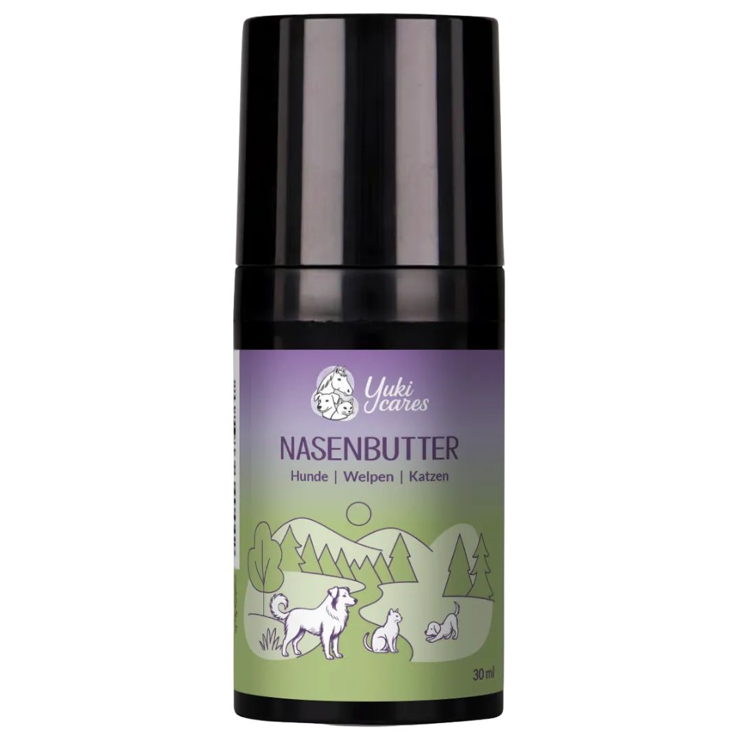 Nasenbutter-Tiegel mit schwarzem Deckel. Aufschrift: Yuki cares Nasenbutter für Hunde, Welpen & Katzen. Grün-weißes Etikett.