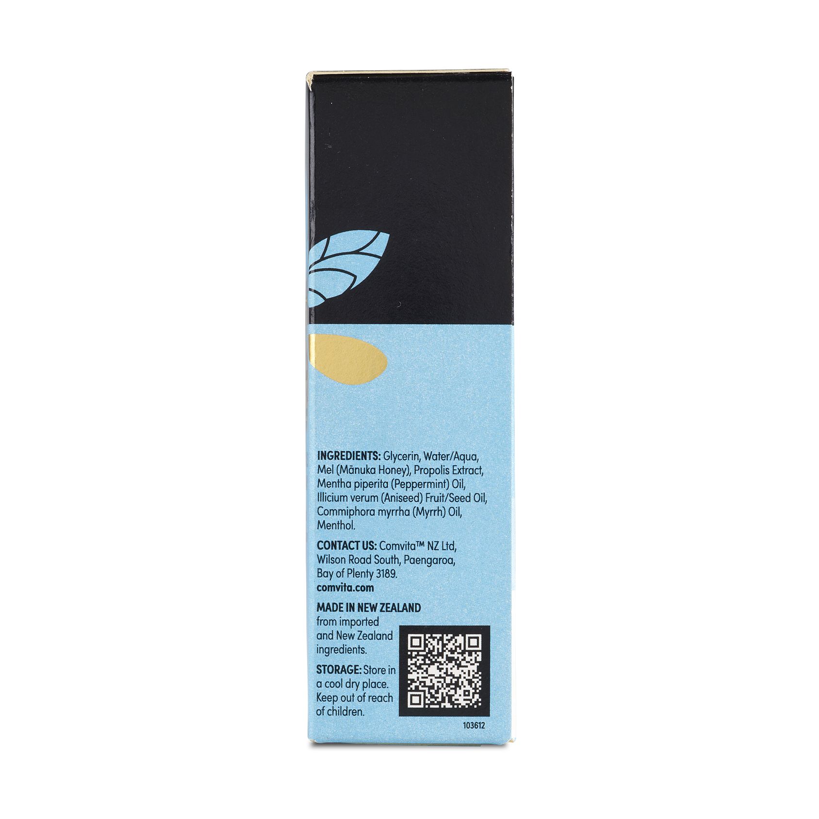 Verpackung des Propolis-Sprays. Blaue und schwarze Elemente. Text: Zutaten, Kontaktinformationen, Herkunft, QR-Code.