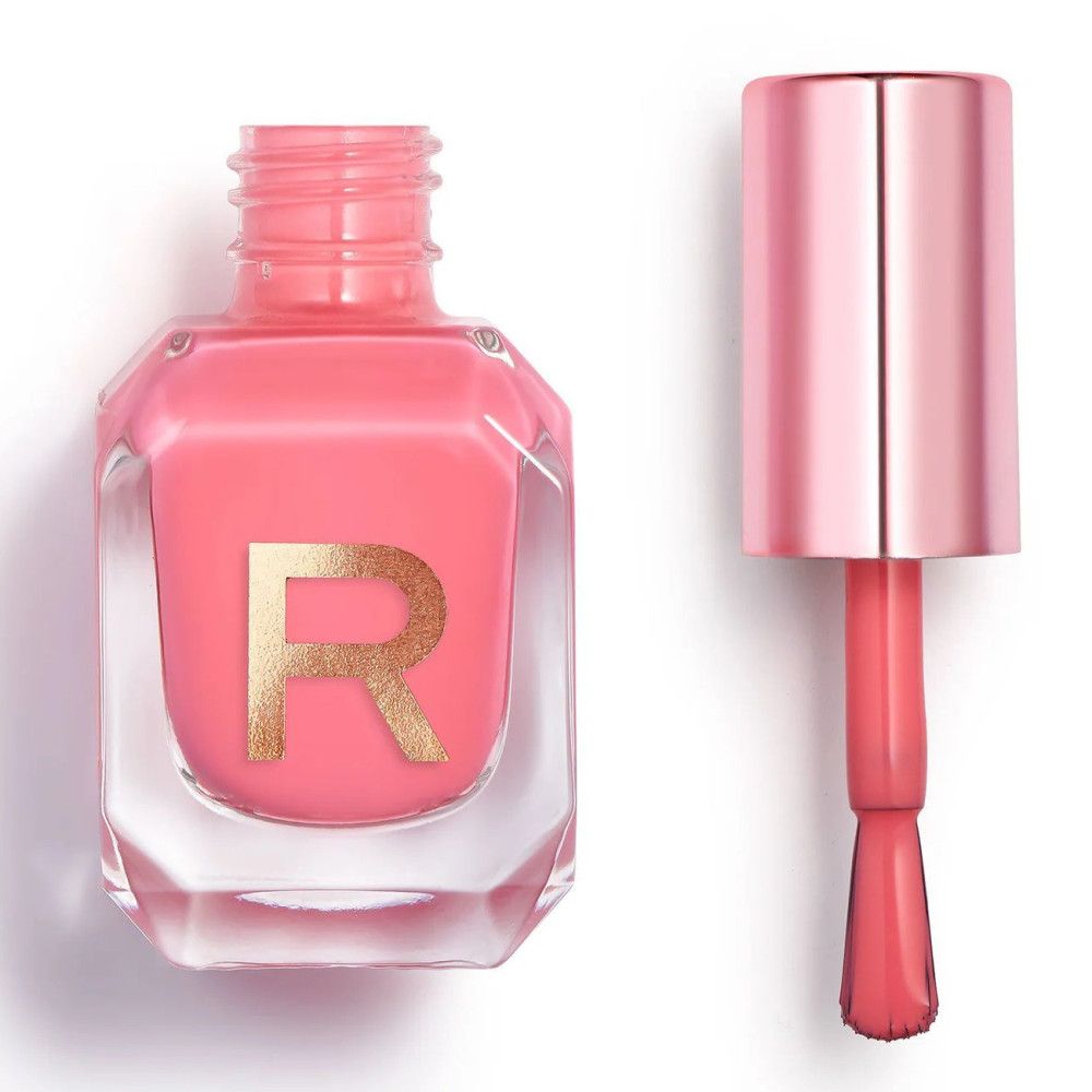 Ein Fläschchen rosa Nagellack mit einem goldenen 'R'-Logo und einem offenen Pinsel daneben.