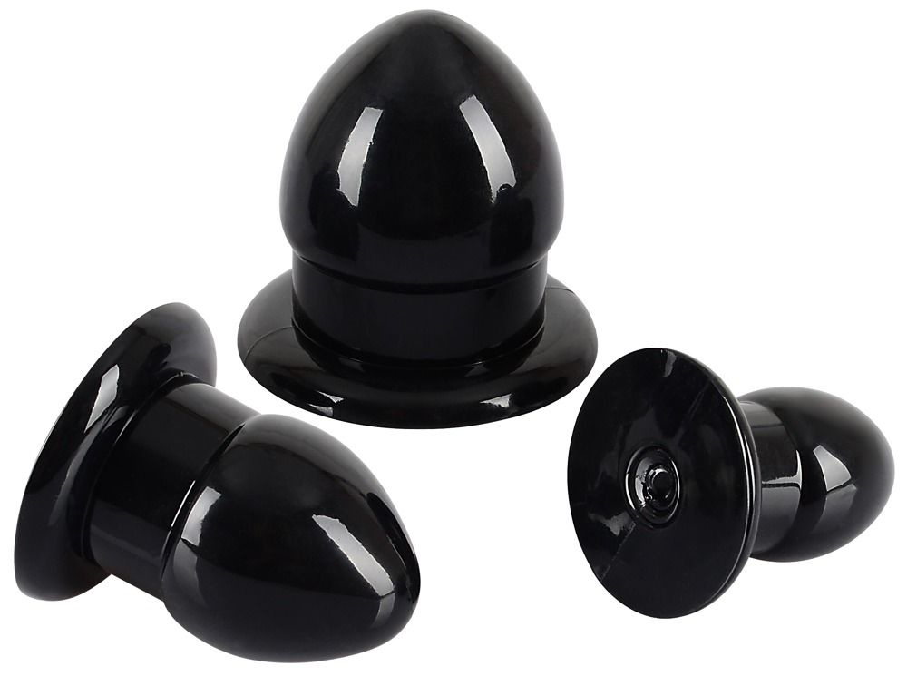 Drei schwarze Anal-Plugs. Unterschiedliche Größen, konische Form mit breiter Basis.
