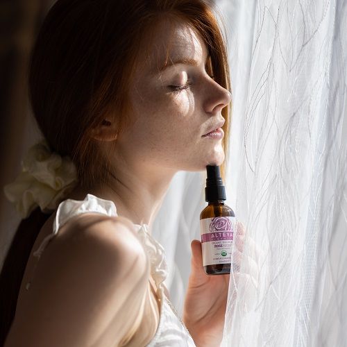 Alteya Organics Rosenwasser im Glas