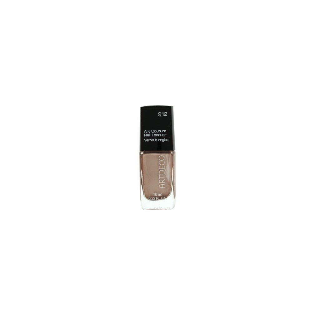 Nagellackflasche. Brauner Farbton. Aufschrift: Artdeco Art Couture Nail Lacquer. Schwarzer Deckel.