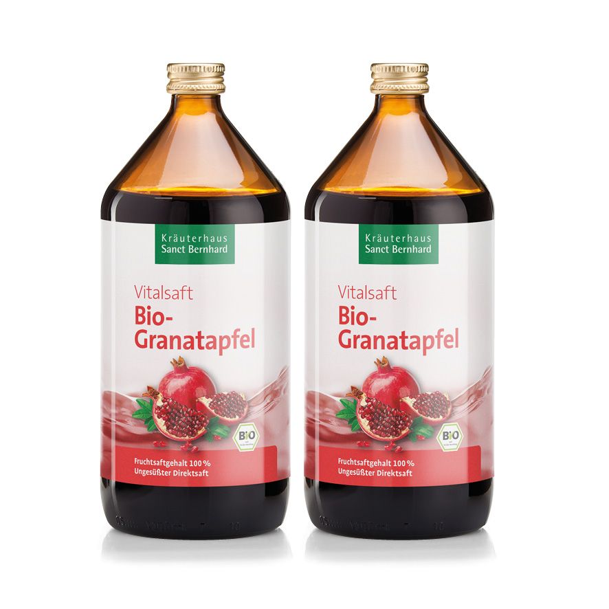 Zwei Flaschen Bio-Granatapfel-Vitalsaft. Braune Glasflaschen mit Etikett, das Produktname und Bio-Siegel zeigt.