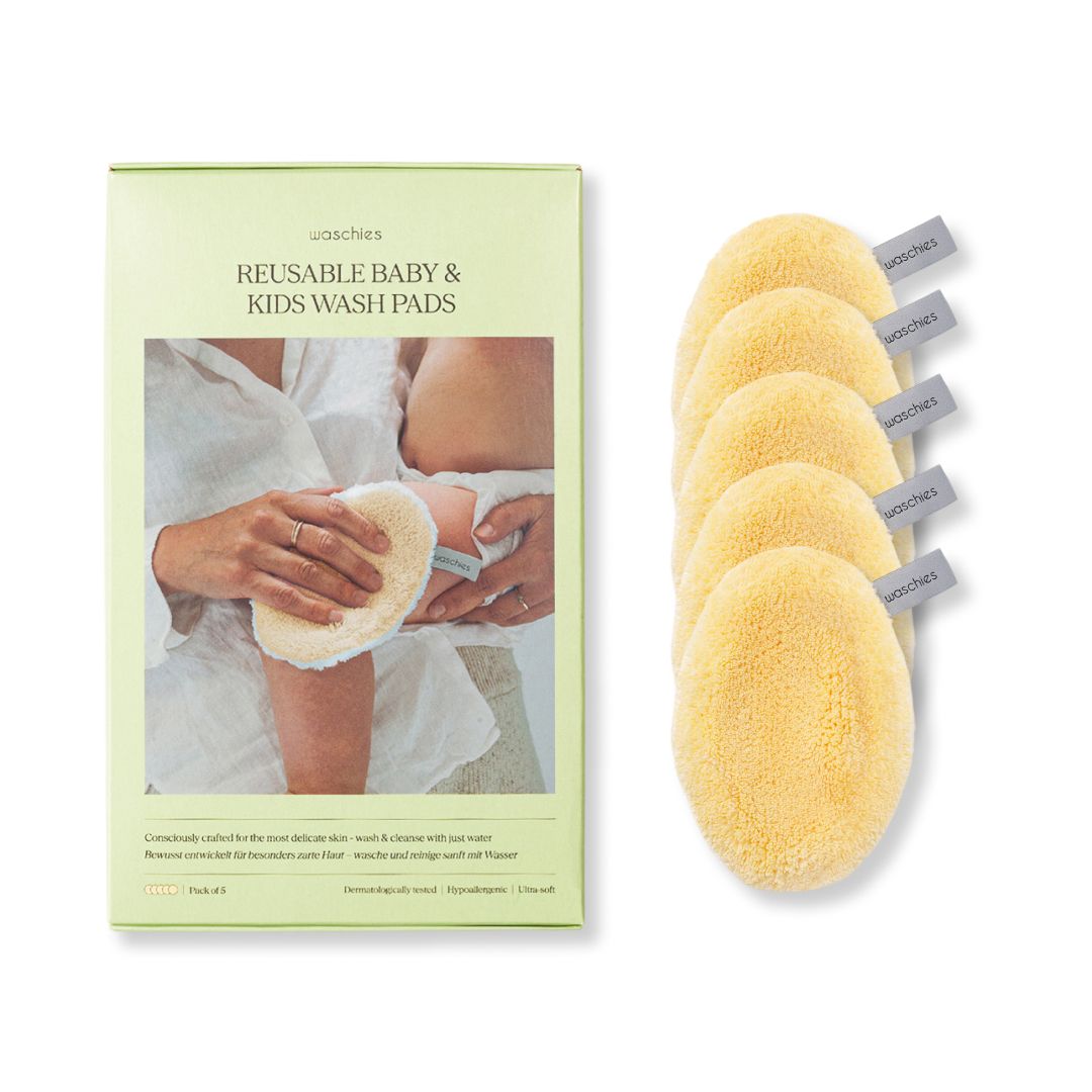 Verpackung mit Waschpads. Text: Reusable Baby & Kids Wash Pads. 5er Set. Waschpads und Verpackung in hellgrüner Farbe. Waschpads mit Etikett.