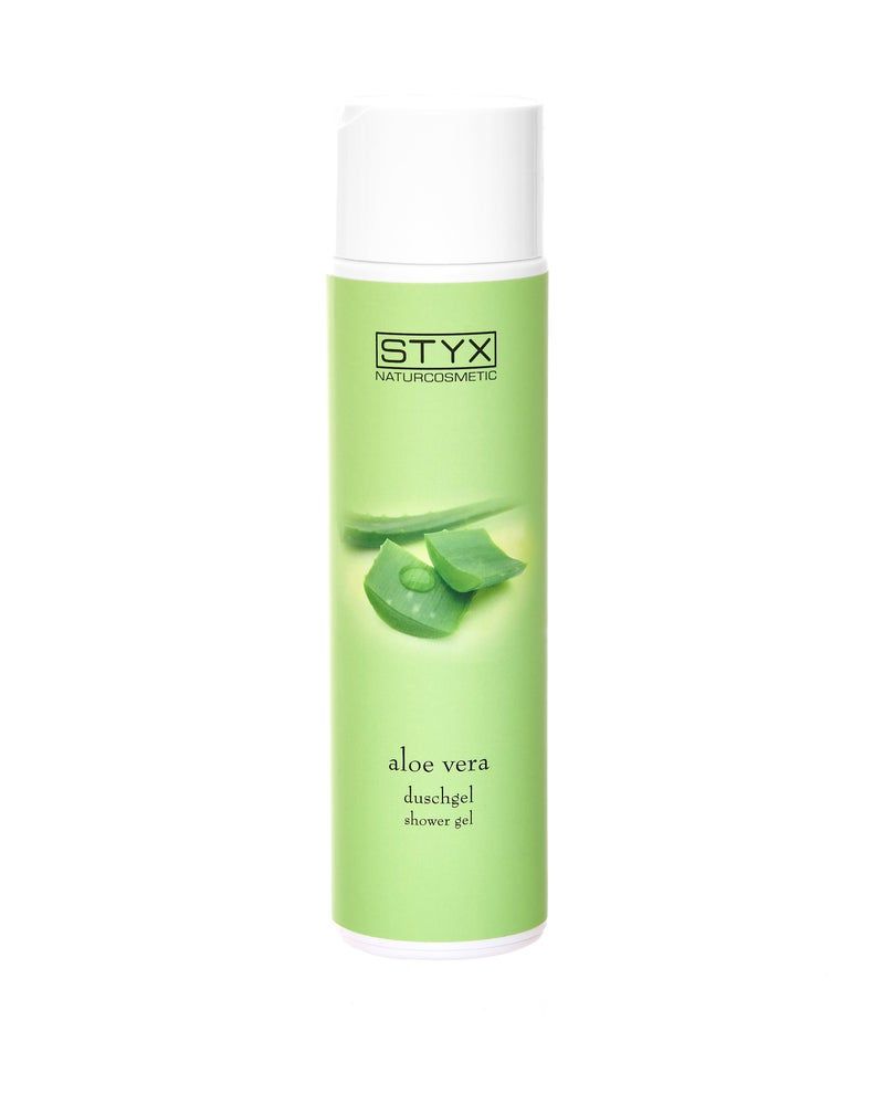 Grüne Flasche mit weißem Deckel. Aufschrift STYX Naturcosmetic und Aloe Vera Duschgel. Abbildung von Aloe Vera Blättern.