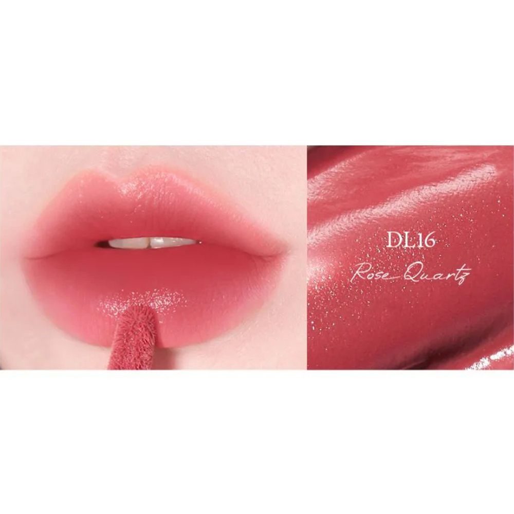 Lippen mit aufgetragenem Lipgloss. Nahaufnahme. Rechts: Textur des Lipglosses mit Aufschrift "DL16 Rose Quartz".