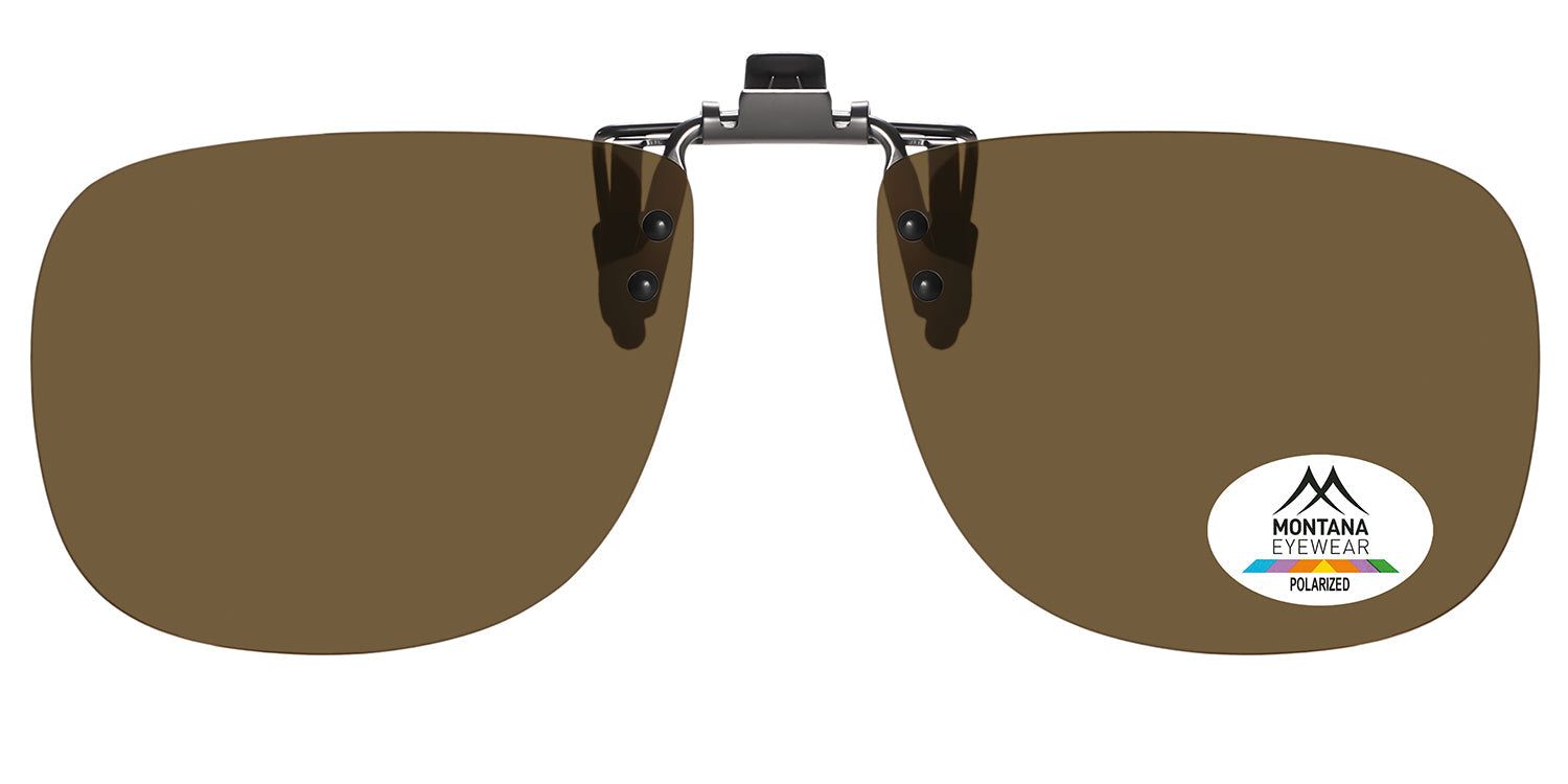 Clip-on-Sonnenbrille mit braunen Gläsern. Auf einem Glas ist das Logo von Montana Eyewear und der Schriftzug POLARIZED zu sehen.
