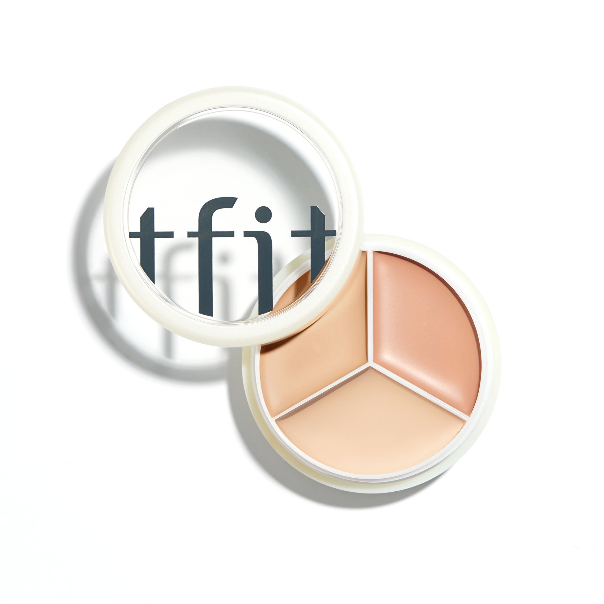 Runder Concealer-Palette mit drei Farbtönen. Deckel mit 'tfit'-Logo. Weißer Behälter mit transparentem Deckel.